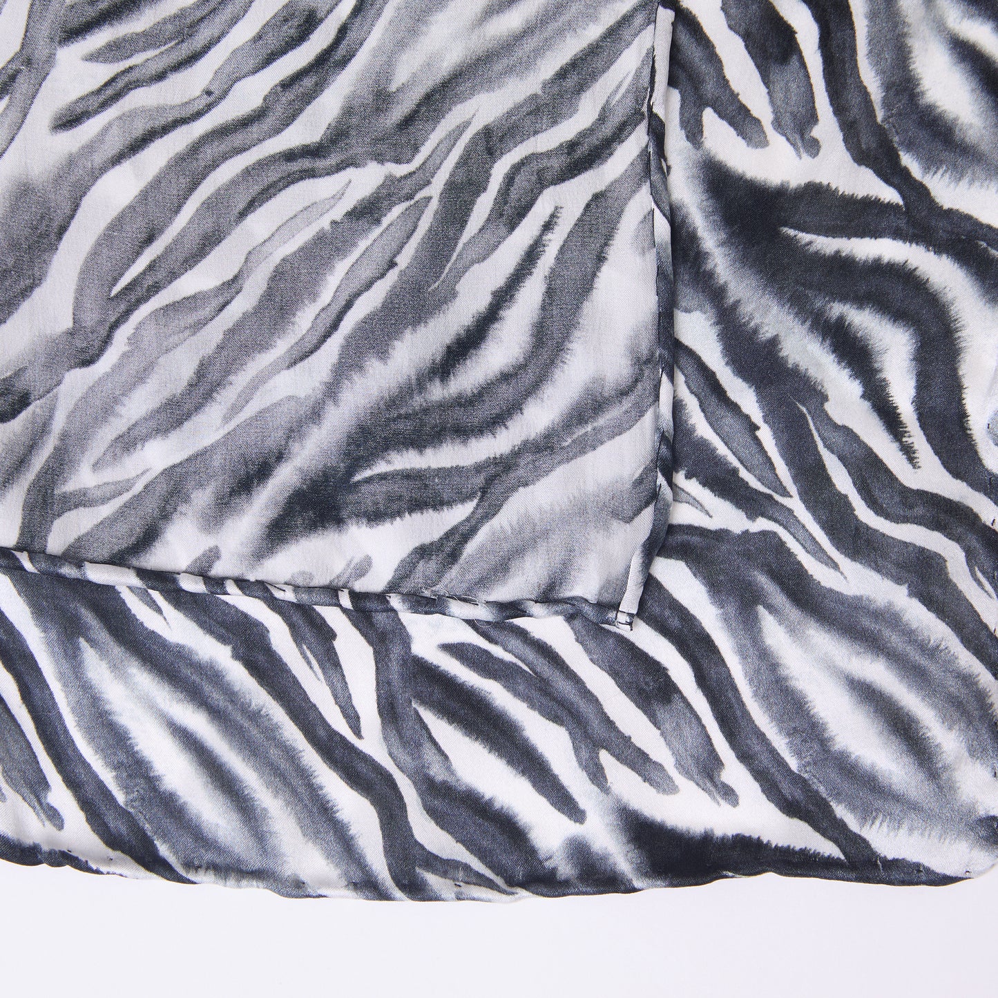 LONG HANDROLL HEMMED SCARF ZEBRA