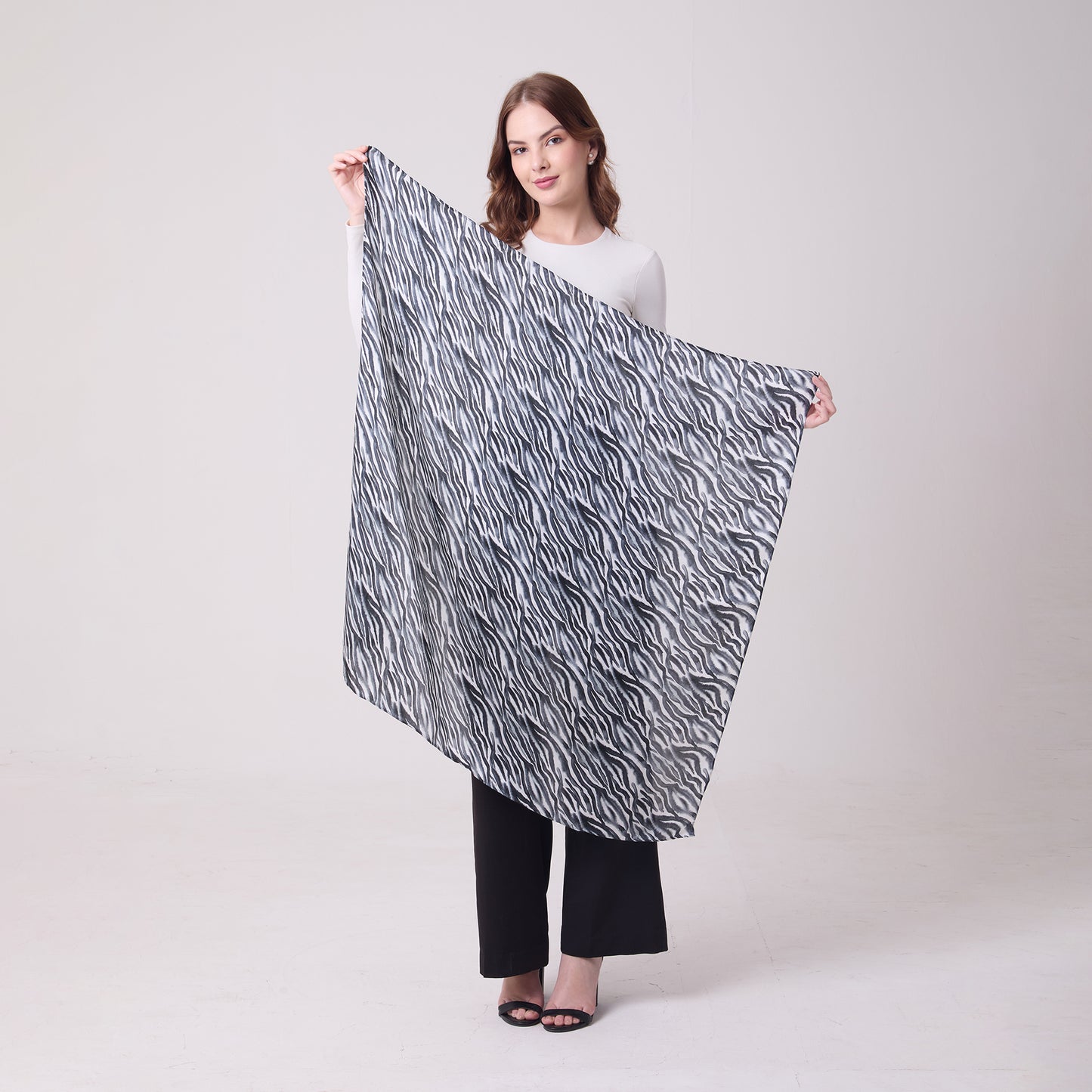 LARGE SQUARE SILK SCARF ZEBRA