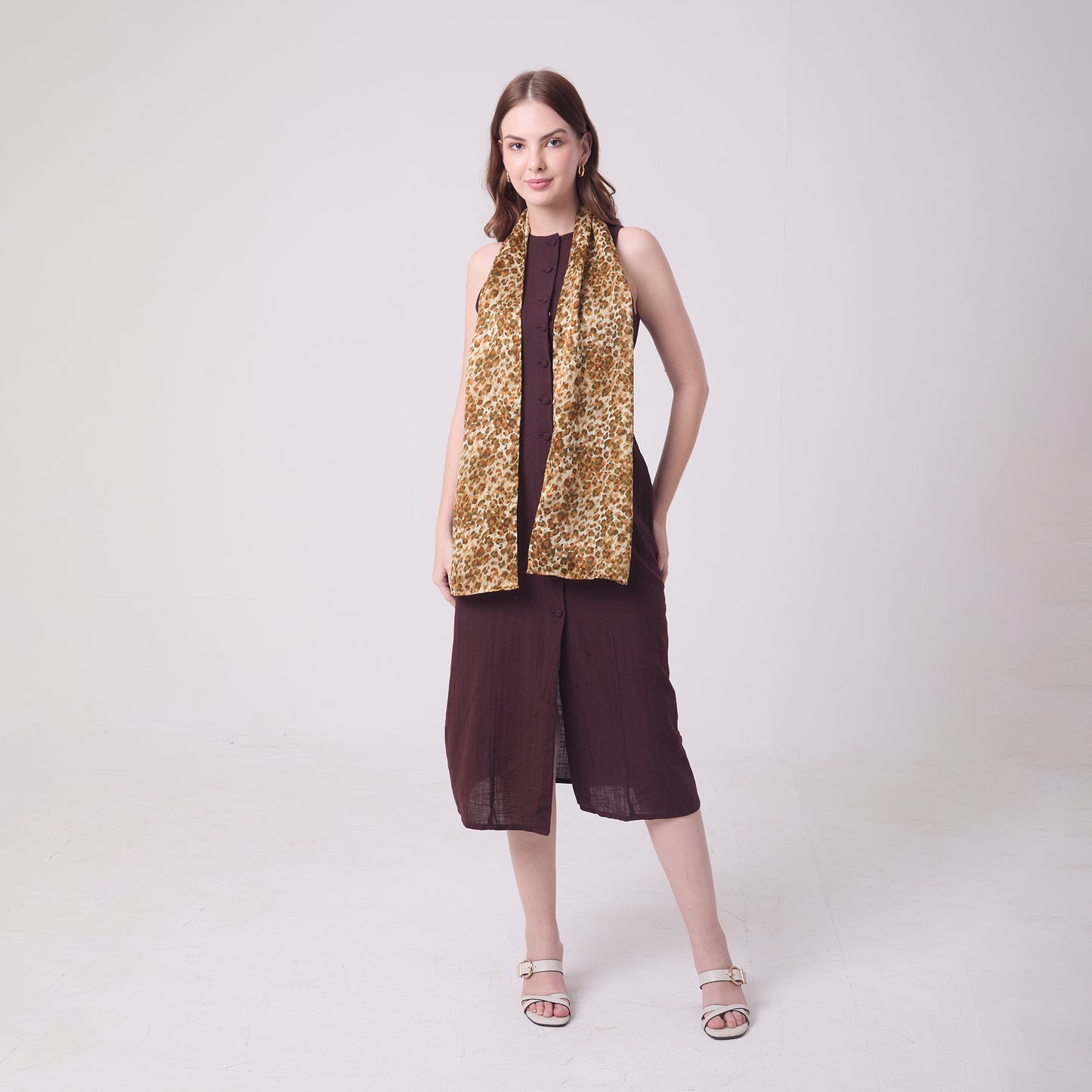 LONG HANDROLL HEMMED SCARF LEOPARD