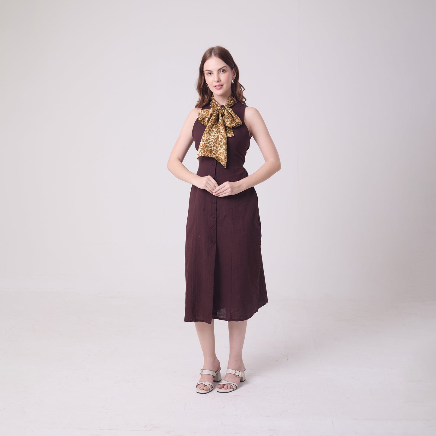 LONG HANDROLL HEMMED SCARF LEOPARD