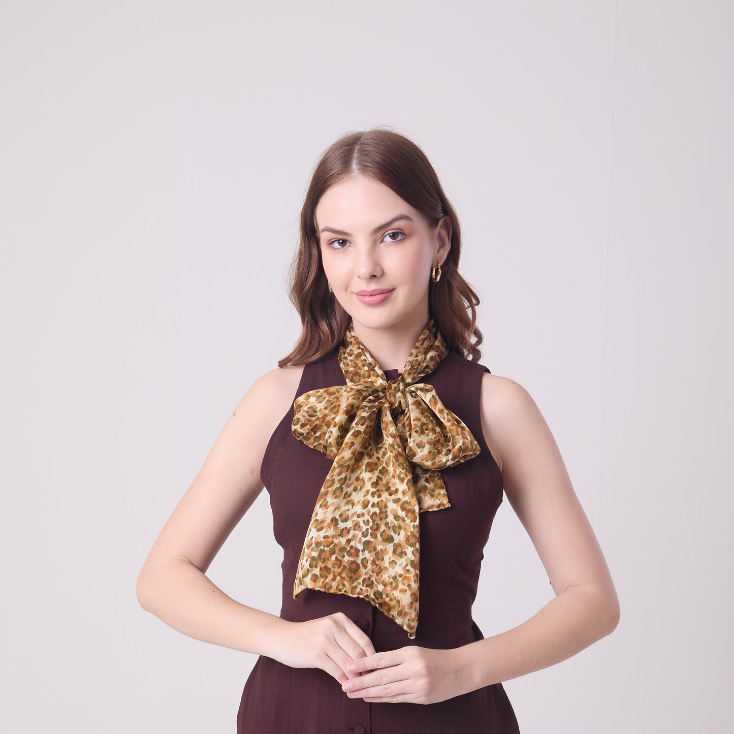 LONG HANDROLL HEMMED SCARF LEOPARD
